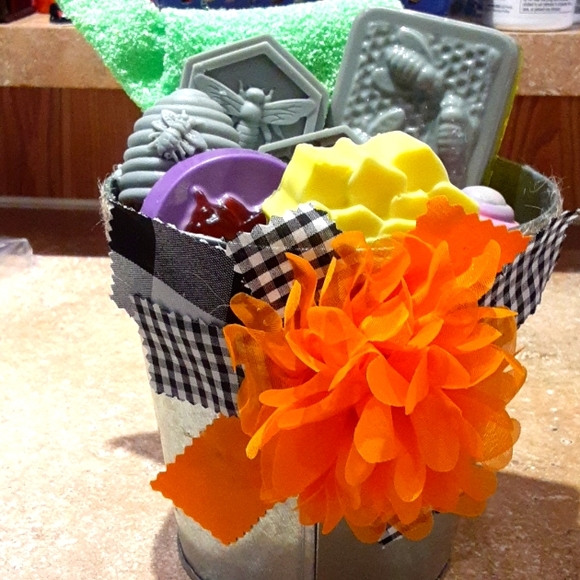 🔥Handcrafted Gift Basket in Upcycled Flower Pot - Picture 3 of 9